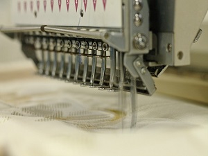embroiderer-369100_640
